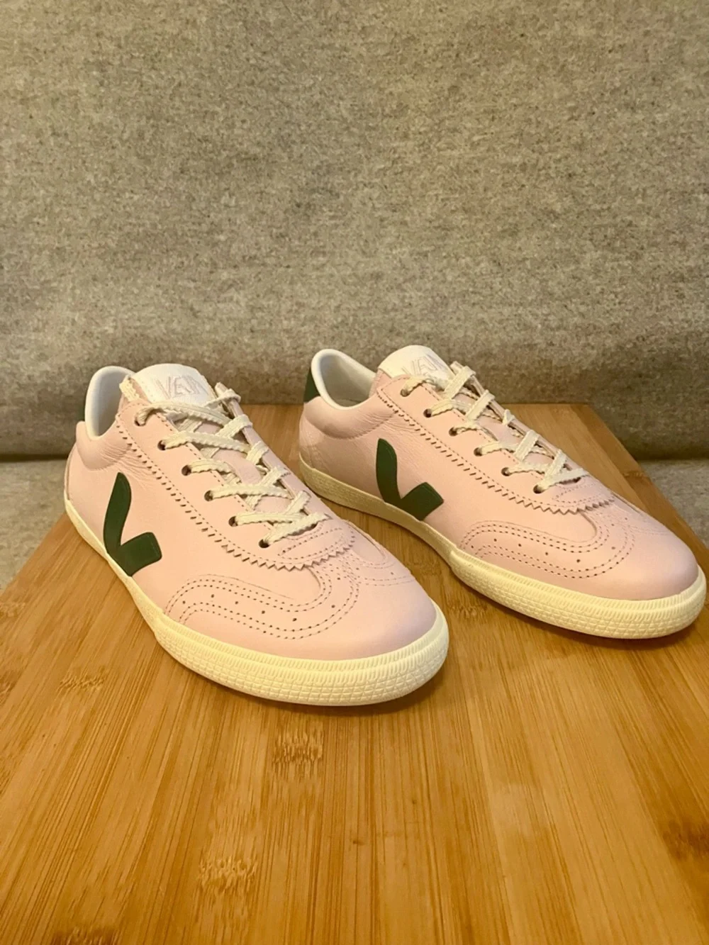 NWT - Veja Volley Leather Sneaker -Pink & Green (sz 6 / 37) - Picture 3 of 16